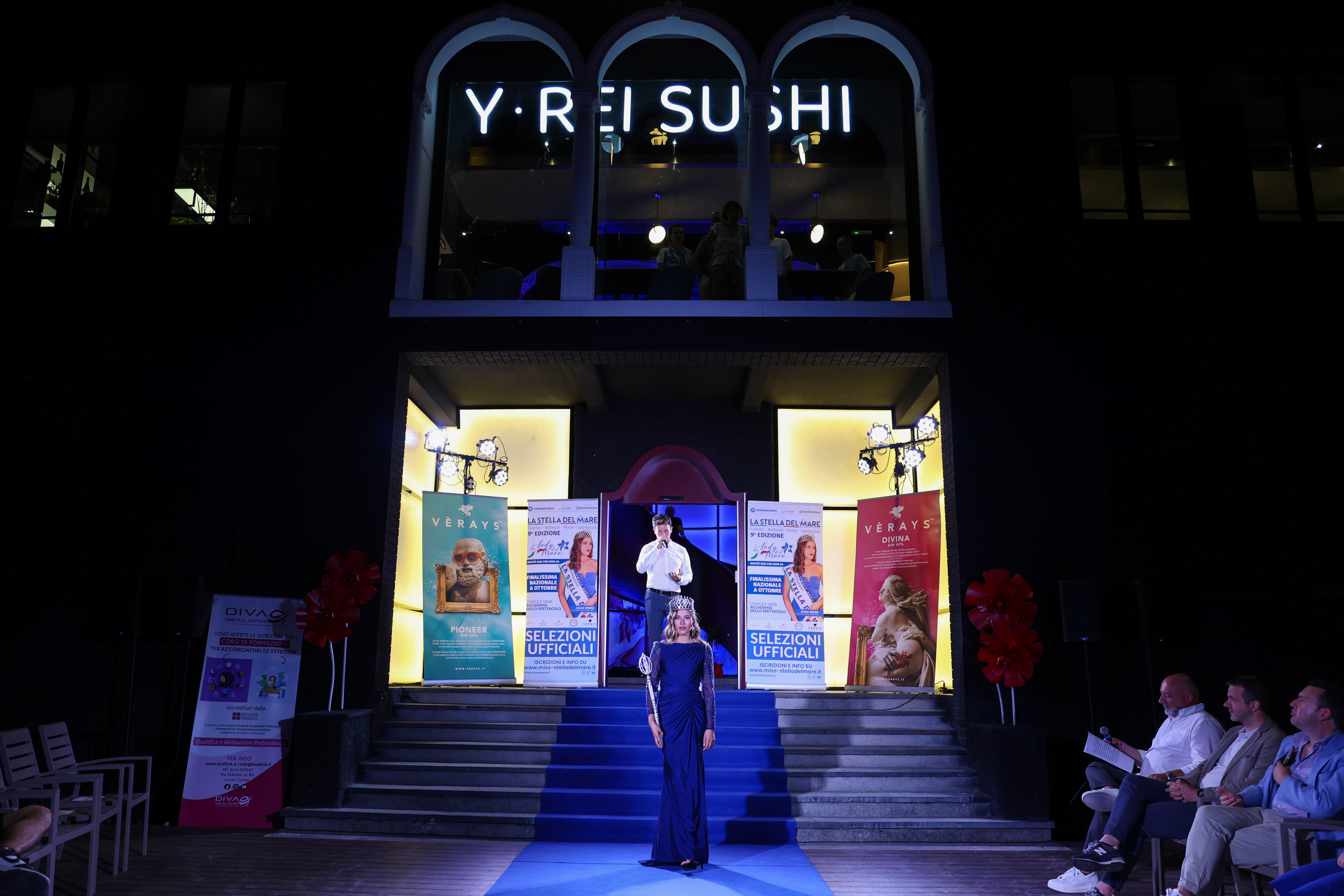 Sfilata di moda in Piemonte – modelli e modelle in passerella con abiti sartoriali