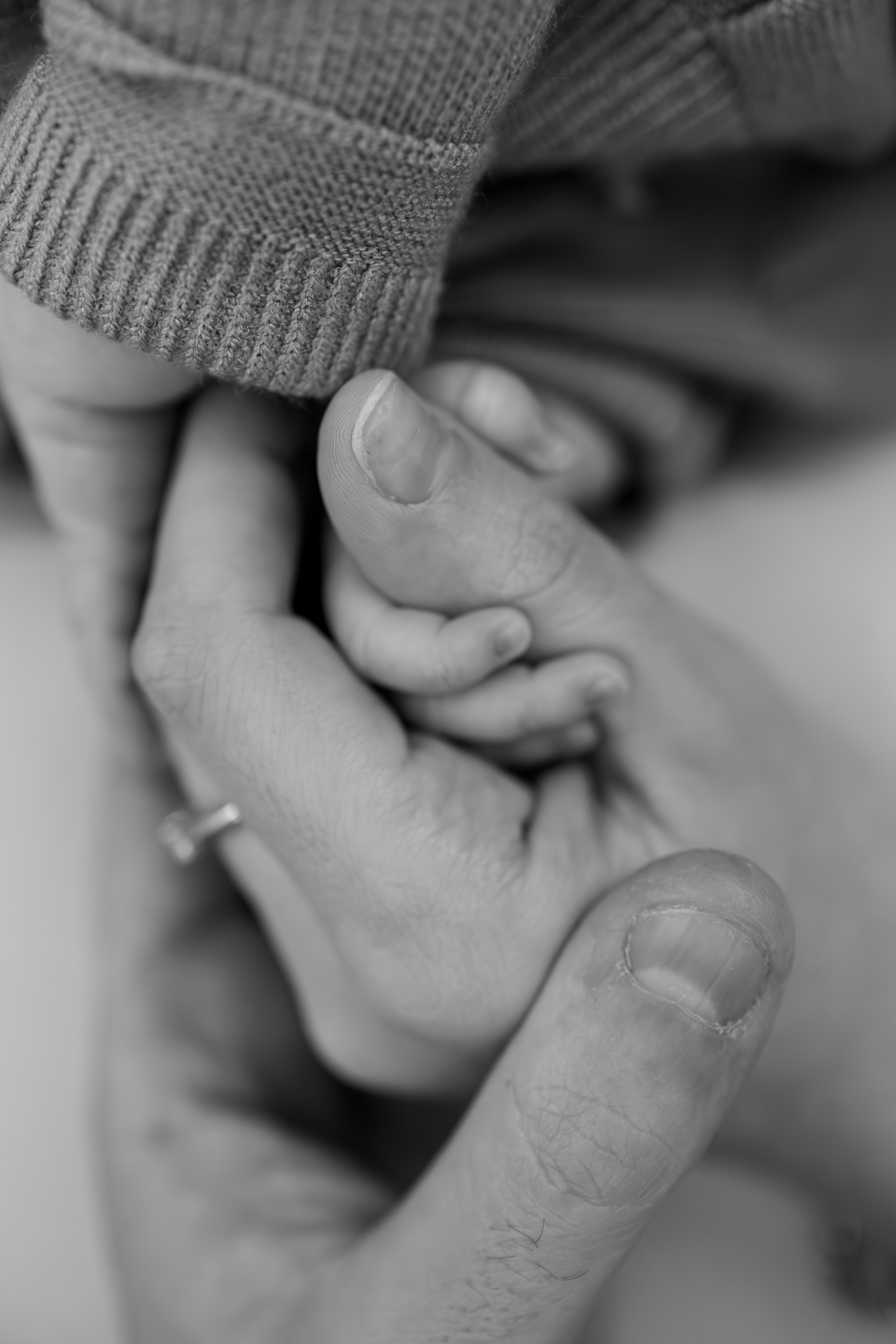Famiglia foto in bianco e nero mani